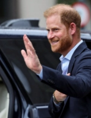 Принц Гарри может лишиться королевского титула вслед за своим дядей Принц Гарри может лишиться королевского титула вслед за своим дядей