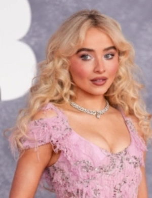 Сабрина Карпентер «арестовала» Мисс Пигги на своем концерте