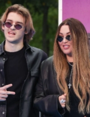 Стало известно, почему сын Ирины Дубцовой переехал из дома на съемную квартиру Стало известно, почему сын Ирины Дубцовой переехал из дома на съемную квартиру