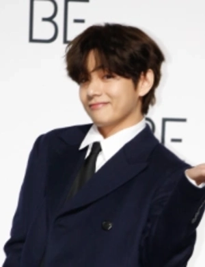 Ви из BTS привлек внимание португальских СМИ интересом к местным традициям