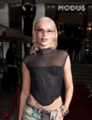 Дизайнер назвала сумму: певица Ханна потратила миллионы на новогоднее украшение дома Дизайнер назвала сумму: певица Ханна потратила миллионы на новогоднее украшение дома