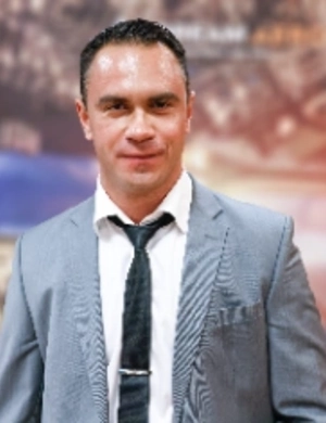 Самый красивый бортпроводник России Даниил Ламас развелся