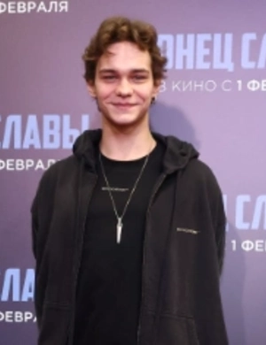 Звезда «Слова пацана» Слава Копейкин раскритиковал певицу Бьянку