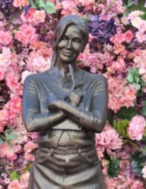 Бронзовая статуя героини киноленты о Бриджит Джонс установлена в центре британской столицы Бронзовая статуя героини киноленты о Бриджит Джонс установлена в центре британской столицы