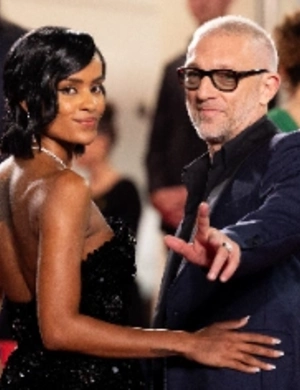 Смелые образы и короткая стрижка: Венсан Кассель и Нара Баптиста блистают на Неделе моды в Париже