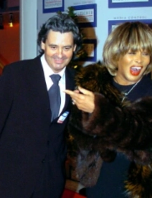 Вдовец Тины Тернер появился на публике с новой девушкой после двух лет траура