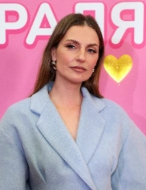 Мать певицы Саши Савельевой судится с транспортной компанией из-за падения в автобусе