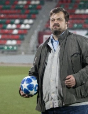 На могиле Василия Уткина установили памятник с его культовыми цитатами