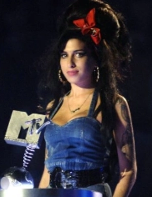 Отец Эми Уайнхаус требует у друзей покойной дочери 75 миллионов рублей Отец Эми Уайнхаус требует у друзей покойной дочери 75 миллионов рублей