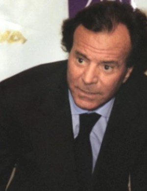 Хулио Иглесиаса обвинили в домогательствах и издевательствах над персоналом: «Дом ужаса» Хулио Иглесиаса обвинили в домогательствах и издевательствах над персоналом: «Дом ужаса»