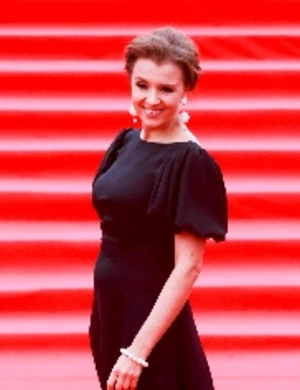 Актриса Ксения Алферова публично поздравила мать с юбилеем