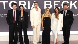 Харпер Бекхэм взяла на себя миссию примирения брата и семьи Харпер Бекхэм взяла на себя миссию примирения брата и семьи