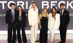 Харпер Бекхэм взяла на себя миссию примирения брата и семьи Харпер Бекхэм взяла на себя миссию примирения брата и семьи