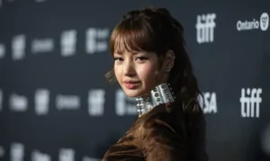 Лиса из BLACKPINK поделилась мыслями о материнстве и рассказала о желании выступать «до 50 лет»