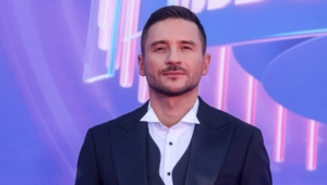Сергей Лазарев высказался о «фастфуд-песнях» и недолговечности хитов: «Музыка стала совсем фоновой»