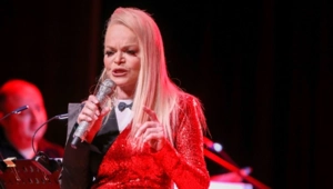 Лариса Долина усилила охрану после скандала с квартирой