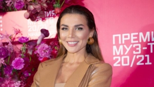 Дочь Анны Седоковой раскрыла, как зарабатывает на жизнь: «Могу и официанткой, и хостес»