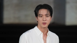 Трек Джина из BTS лидирует в Spotify Сингапура 280 дней подряд Трек Джина из BTS лидирует в Spotify Сингапура 280 дней подряд