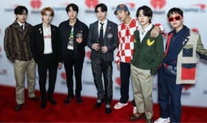 BTS направили избранным участникам ARMY письма с намеком на предстоящее возвращение на сцену