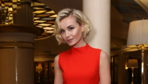 Полина Гагарина откровенно рассказала о затянувшейся болезни и дала оценку пластической хирургии Полина Гагарина откровенно рассказала о затянувшейся болезни и дала оценку пластической хирургии