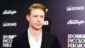 Никита Ефремов выложил фотографии с отпуска с новой девушкой