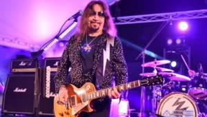 Смерть сооснователя Kiss Эйса Фрейли расследует судмедэксперт