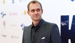 Алексей Комашко: от мечты о цирке до актерства и роли многодетного отца Алексей Комашко: от мечты о цирке до актерства и роли многодетного отца