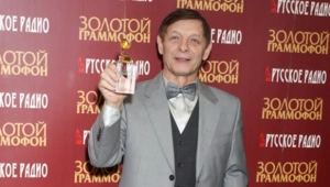 Внук Эдуарда Хиля рассказал, как следит за могилой музыканта