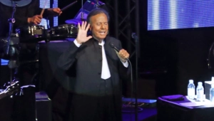 Хулио Иглесиас ответил на обвинения в насилии: певец заявил о своей невиновности