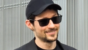 Павел Дуров предпочел официантку бизнес-леди