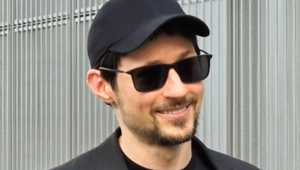 Павел Дуров предпочел официантку бизнес-леди