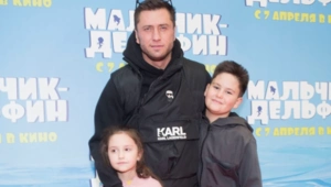 Сын Павла Прилучного теперь редко видится с отцом: адвокат назвала причину