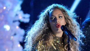 Песня 2013 года обошла рождественские хиты Мэрайи Кэри, Slade и Wham! в чартах Британии Песня 2013 года обошла рождественские хиты Мэрайи Кэри, Slade и Wham! в чартах Британии