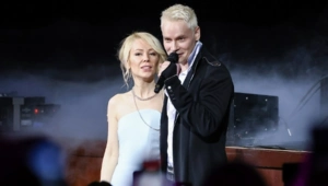 SHAMAN и Екатерина Мизулина украсили домашнюю елку под песню «Метелица» SHAMAN и Екатерина Мизулина украсили домашнюю елку под песню «Метелица»