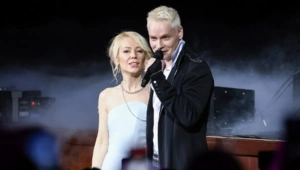 SHAMAN и Екатерина Мизулина украсили домашнюю елку под песню «Метелица» SHAMAN и Екатерина Мизулина украсили домашнюю елку под песню «Метелица»