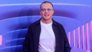 DJ Groove пробежал дистанцию в 4 км, играя живой сет в «Лужниках» DJ Groove пробежал дистанцию в 4 км, играя живой сет в «Лужниках»