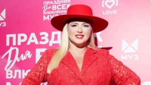 Анна Семенович пожаловалась на испортившего ей внешность косметолога