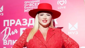 Анна Семенович пожаловалась на испортившего ей внешность косметолога