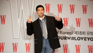 RM из BTS заметил подарок от российских фанатов у офиса HYBE