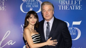 Жена Алека Болдуина заработала около 7,5 млн рублей на продаже фото своей новорожденной дочери