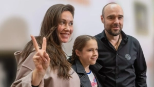 Елена Товстик надеется вернуть ушедшего к Полине Дибровой мужа: «Точка не поставлена» Елена Товстик надеется вернуть ушедшего к Полине Дибровой мужа: «Точка не поставлена»