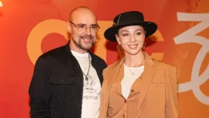 Полина Диброва объяснила, почему она временно стала Полиной Товстик