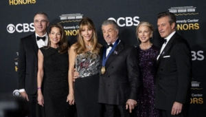 Сильвестр Сталлоне впервые вышел в свет с тростью из-за последствий трюков