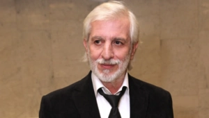Умер автор хита «Молодая» певец Ефрем Амирамов Умер автор хита «Молодая» певец Ефрем Амирамов