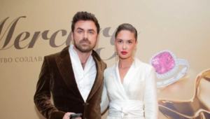 Муж Муцениеце удивил публику важным обращением к жене Муж Муцениеце удивил публику важным обращением к жене