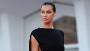 Ирина Шейк подготовила к Хэллоуину в США конфеты российского производства