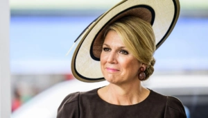 От сдержанной элегантности к колориту: стиль королевы Максимы во время визита в Суринам