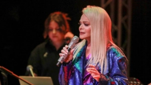 СМИ: Лариса Долина переезжает в свой загородный дом под Москвой