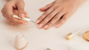 Новогодний маникюр 2026: топ‑идеи дизайна с фото