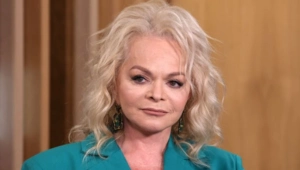 Директор Ларисы Долиной сообщил, что певице придется начинать всё с нуля